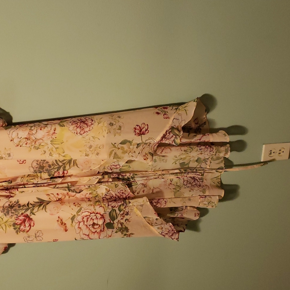 Nwt. Stunning, gorgeous dress. High low. Ruffles. Very feminine. Elastic waist - Picture 3 of 16